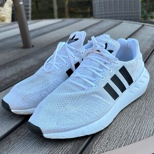 Mens Adidas Swift Run size 12 Off White & Black